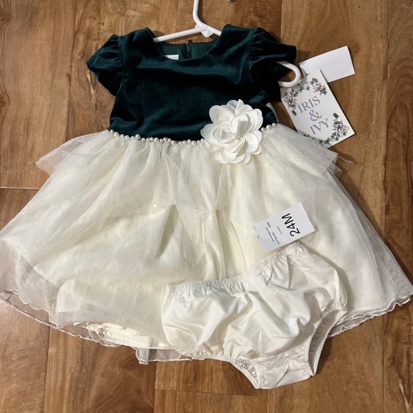 Holiday dress - Picture 3 of 3